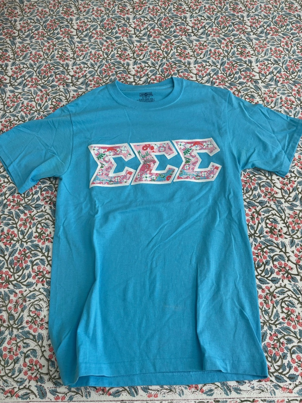 Jerzees Tri Sigma Lilly Pulitzer North Carolina Print Greek Letters, Size Small